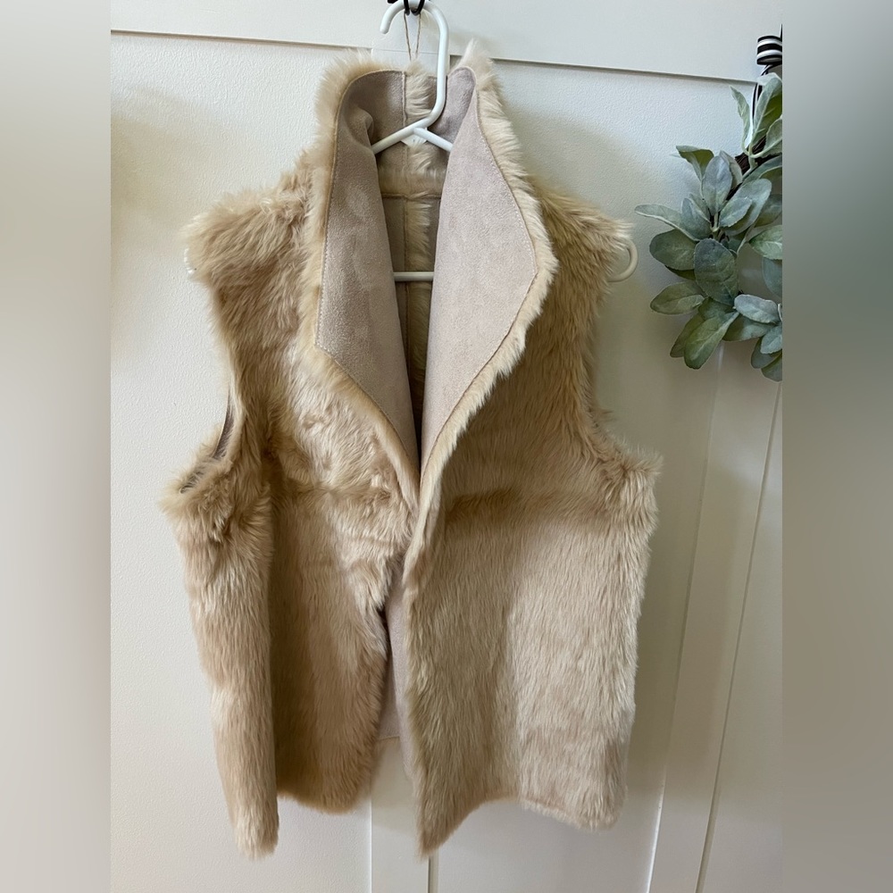 Banana Republic reversible faux fur to suede vest
